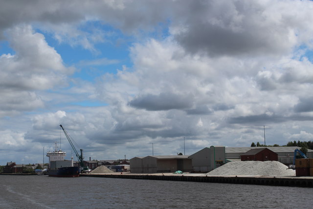 Manchester Ship Canal - Ellesmere Port © Alan Heardman :: Geograph ...