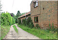 Footpath leading north to Quaker