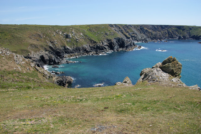 Parc Bean Cove, Cornwall - area information, map, walks and more