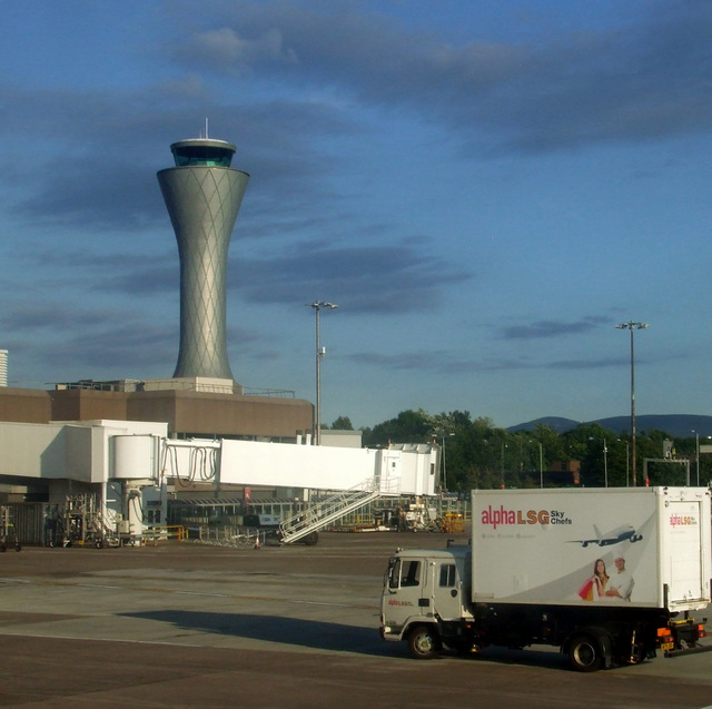 edinburgh-airport-thomas-nugent-cc-by-sa-2-0-geograph-britain-and