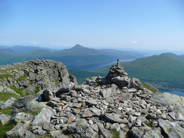 Cairn at the east end of the Beinn Narnain summit