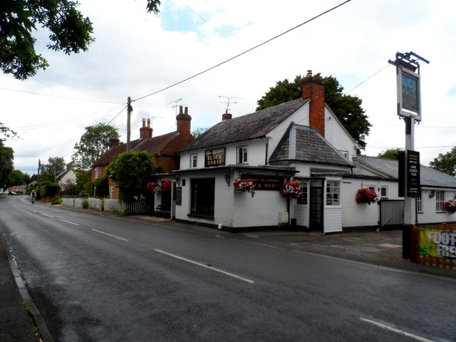 The Black Horse, Crookham Village © Bikeboy cc-by-sa/2.0 :: Geograph ...