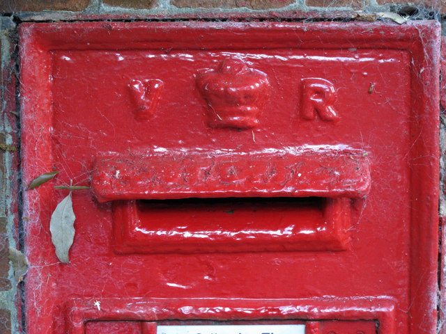 Victorian postbox, Clermont Road, BN1 - royal cipher and aperture