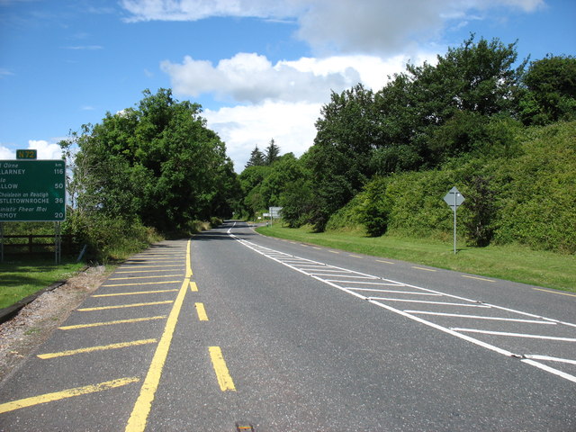 The N72 heading west, north of Tallow