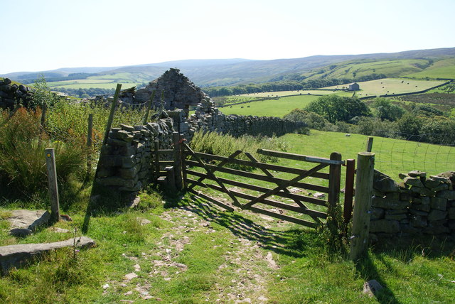 Footpath to Skelbow Barn