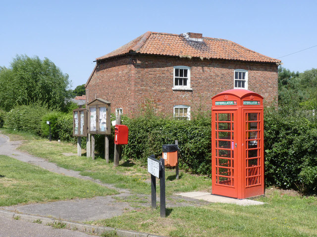 Telephone Kiosk and postbox at Bathley