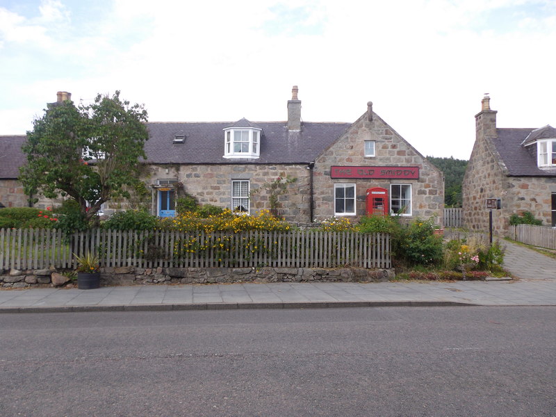 Old Smiddy and adjacent cottage © Stanley Howe cc-by-sa/2.0 :: Geograph ...