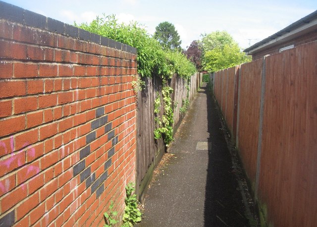 Footpath to Kennet Way
