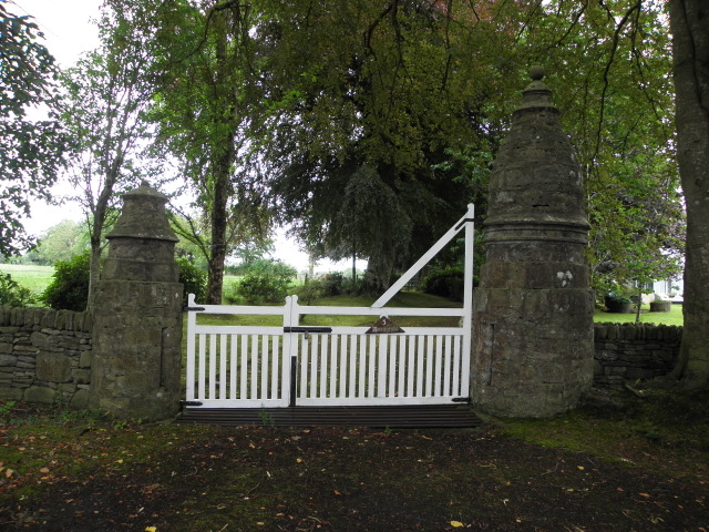 Stone gate pillars, Fyfin