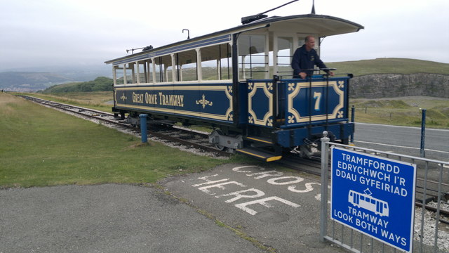 Great Orme Tramway, Tram 7 approaches summit station
