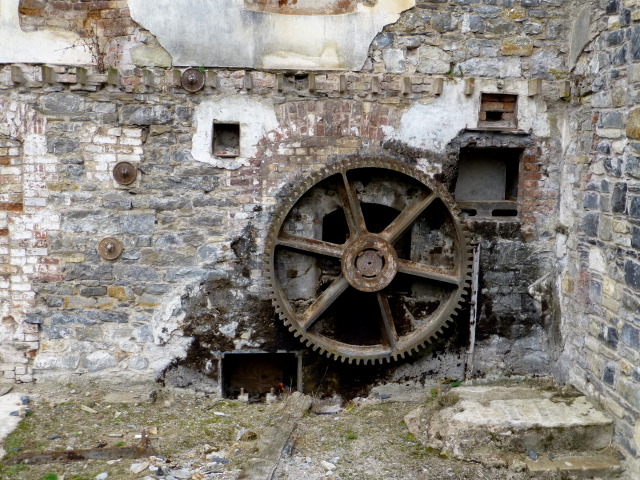 Large cog wheel, Caledon