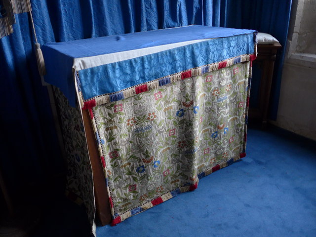 Holy Cross, Ashton Keynes: side altar
