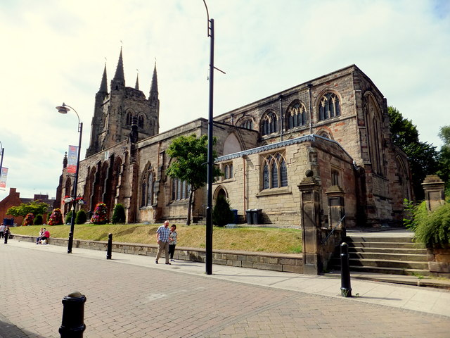 st-editha-s-church-tamworth-2-richard-hoare-cc-by-sa-2-0