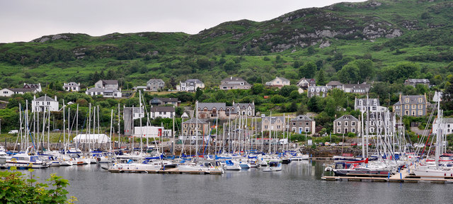 Tarbert Harbour © Stuart Wilding cc-by-sa/2.0 :: Geograph Britain and ...