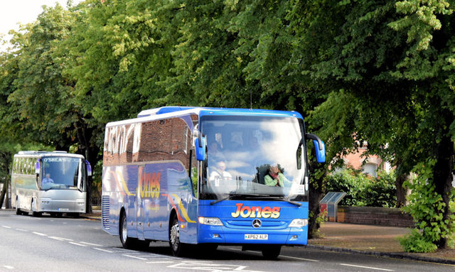Jones coach, Belfast (August 2014)