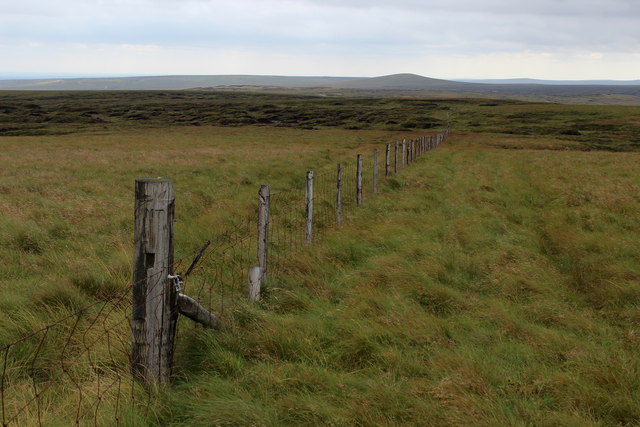 Boundary Fence approaching Blake Hill