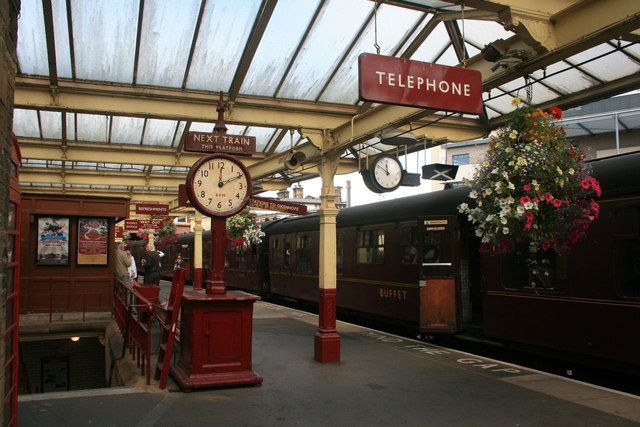 Platform 4 at Keighley railway station © Graham Hogg :: Geograph ...