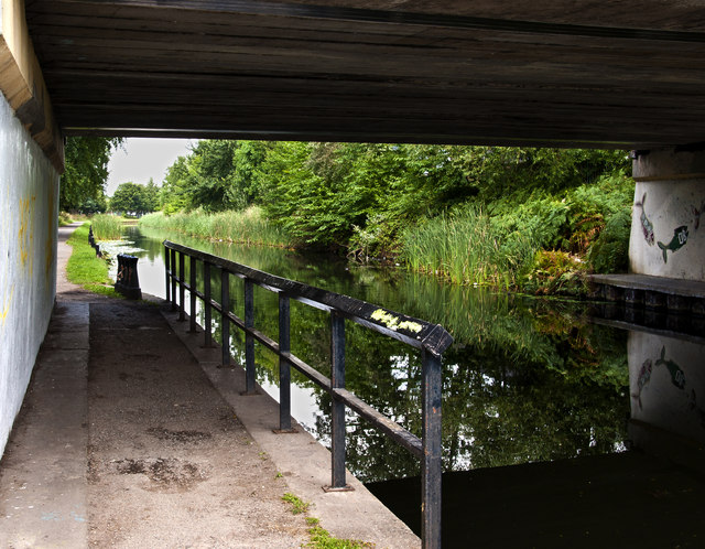 The Leeds and Liverpool Canal at Fleetwood's Lane/Glovers Lane bridge (5A)