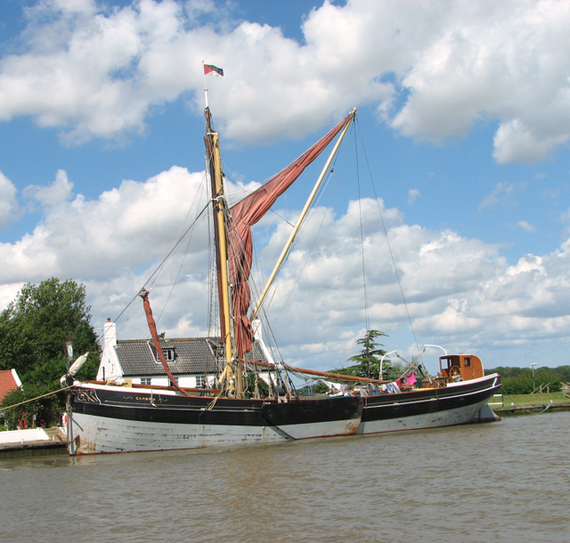 Thames sailing barge "Cambria" at Reedham Ferry