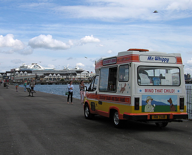 ice-cream-van-in-mayflower-park-rudi-winter-cc-by-sa-2-0-geograph