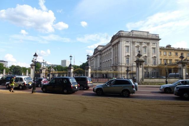Towards Buckingham Palace