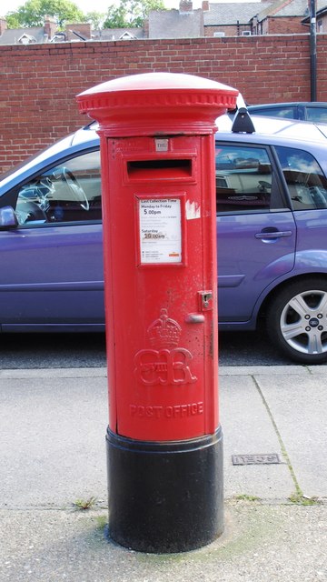 Edward VIII postbox, Mere Knolls Road, SR6