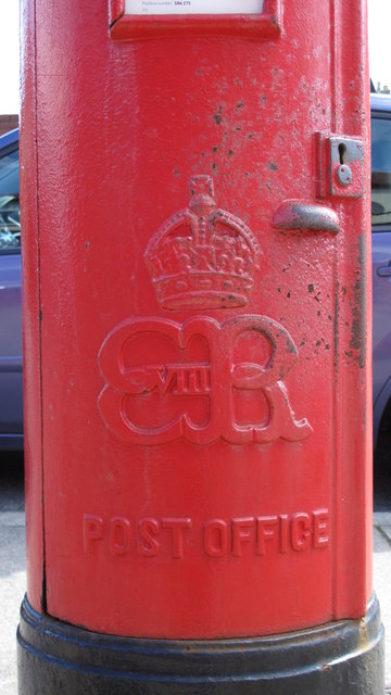 Edward VIII postbox, Mere Knolls Road, SR6 - royal cipher