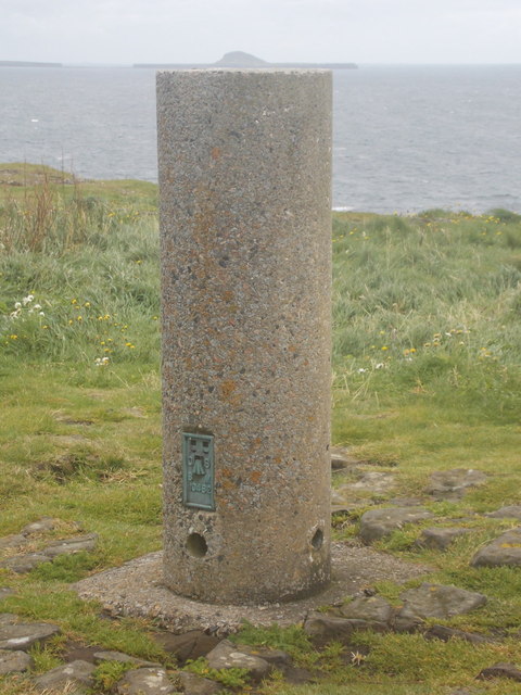 Staffa: trig point wearing the Dutchmans Cap