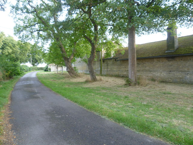 Lane alongside Normanton Lodge Farm
