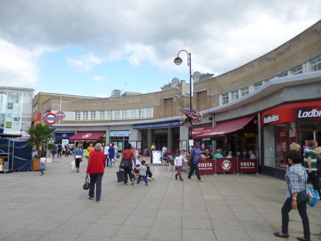 Uxbridge Underground Station, entrance