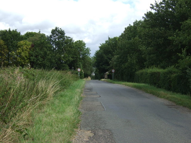Rural road approaching Wennington