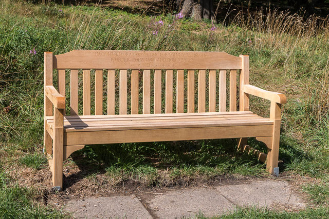 Memorial Bench, Parkland, Kenwood,... © Christine Matthews cc-by-sa/2.0 ...