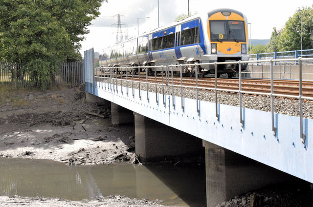 Train, Connswater railway bridge, Belfast - August 2014(1)