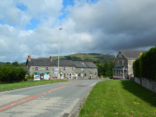 Entering Llanbrynmair from the east © John Lord cc-by-sa/2.0 ...