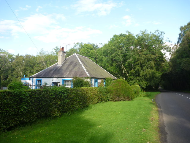 Rural East Lothian : Roadside Cottage In Bolton Muir Wood