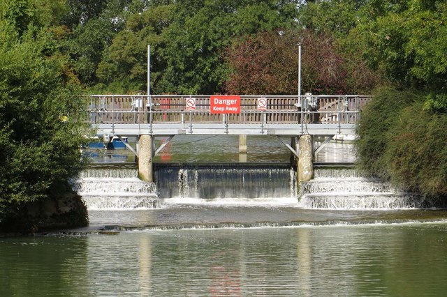 Buscot Weir © Steve Daniels :: Geograph Britain and Ireland