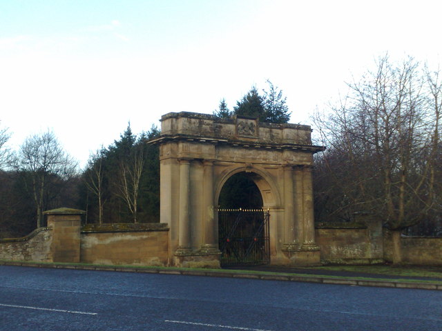 Gates at the entrance to Springwood Park