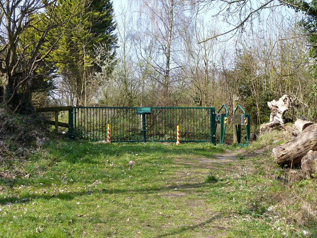Footpath exit to Carshalton Road