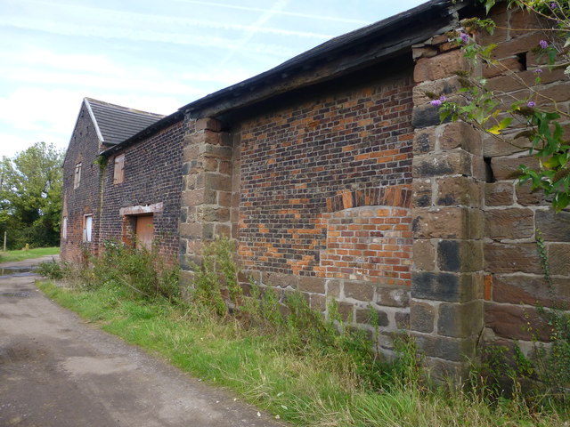 Brick and stone at Bellfield Farm © Raymond Knapman cc-by-sa/2.0 ...