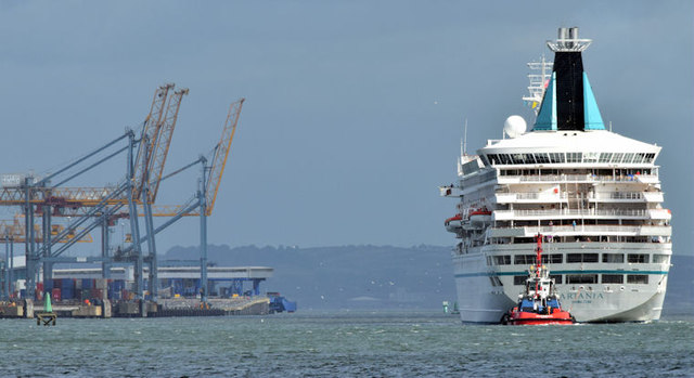 The "Artania" arriving at Belfast- August 2014(2)