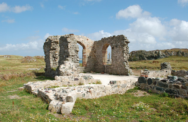 Ruins of St Dwynwen's Church / Eglwys Santes Dwynwen