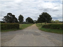 TL9836 : Footpath & entrance to Steps Farm by Geographer