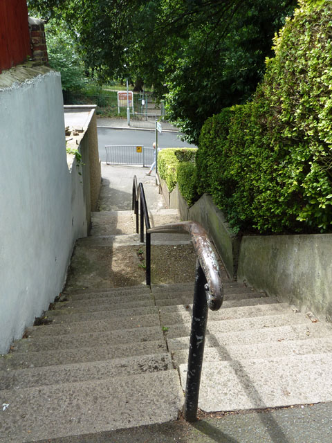 Steps down from Wharncliffe Gardens to Wharncliffe Road