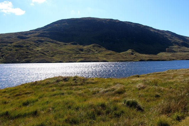Summer sun beats down on Creag an Sgamhlainn over Loch Merkland