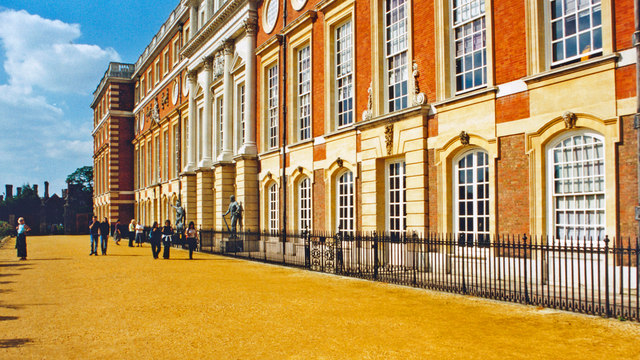 Hampton Court Palace: south side of Stuart (Wren) palace