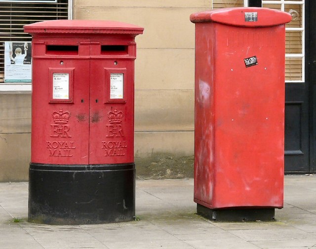 Double Postbox SK1 385 & 386