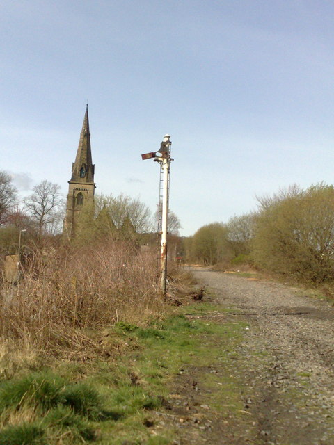 Semaphore signal along disused railway trackbed at Silverdale