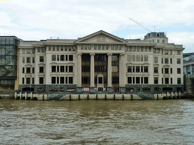 Vintners Place © Robin Webster cc-by-sa/2.0 :: Geograph Britain and Ireland