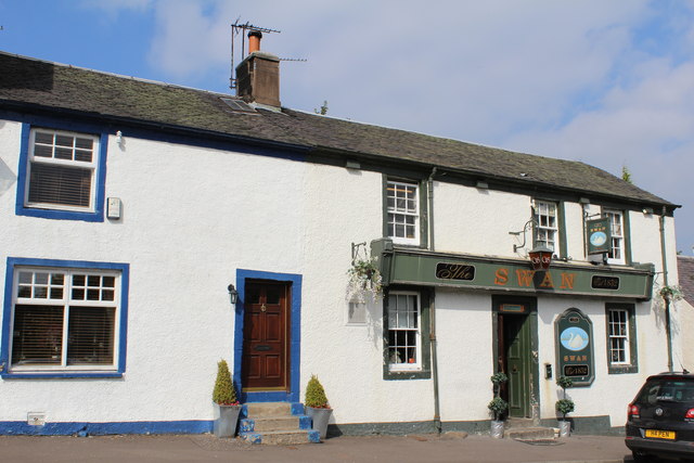 The Swan Inn, Polnoon Street, Eaglesham © Leslie Barrie cc-by-sa/2.0 ...