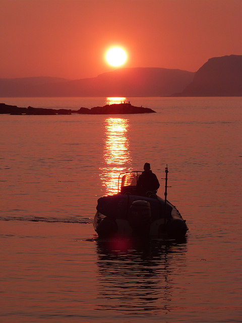 Sailing into the sunset - Easdale Sound